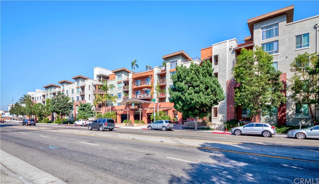 100 South Alameda Street, Unit 210 Los Angeles, CA 90012 - Photo 51 of 52 front view of a building with a street