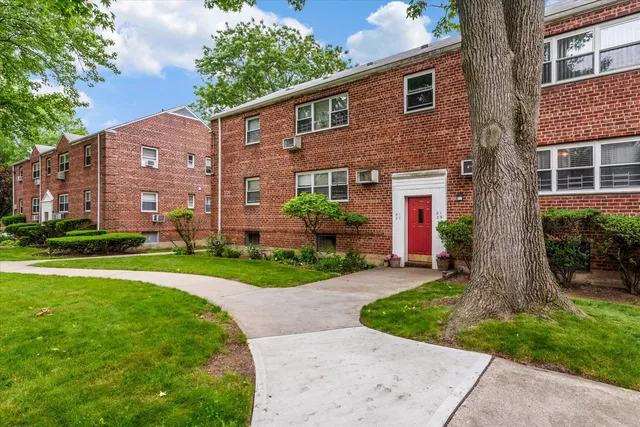 $349,000 | 81-29 156th Avenue, Unit 4 | Lindenwood