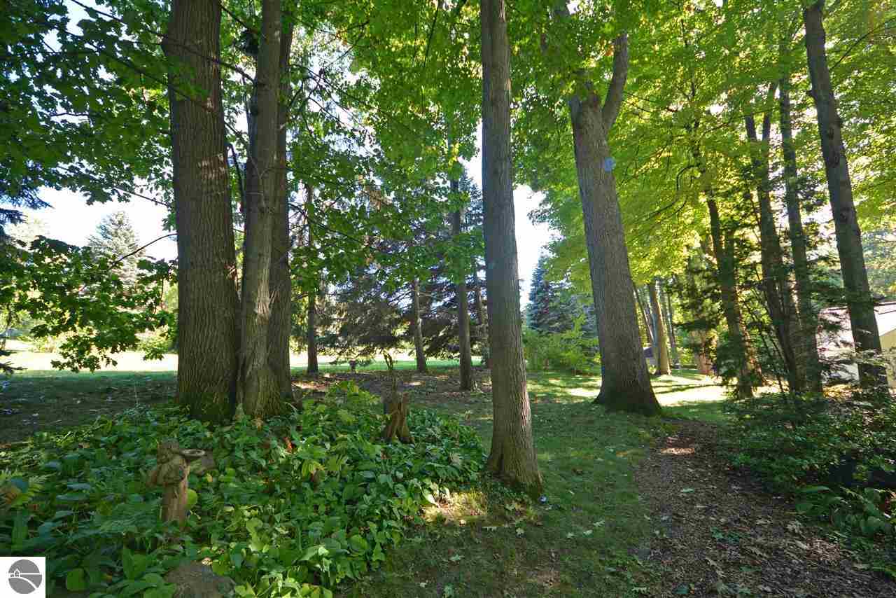 610 Bloomfield Road Traverse City, MI 49686 - Photo 33 of 56 1797226-32.JPG