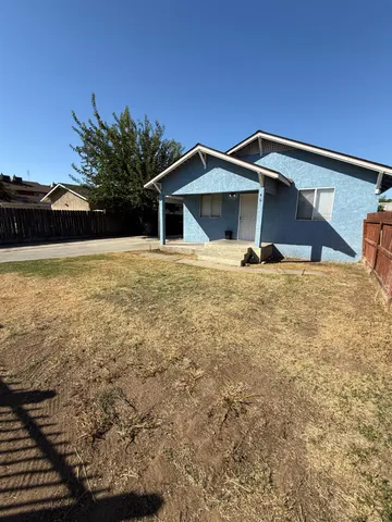 $1,995 | 460 South Dearing Avenue, Fresno, CA 93702