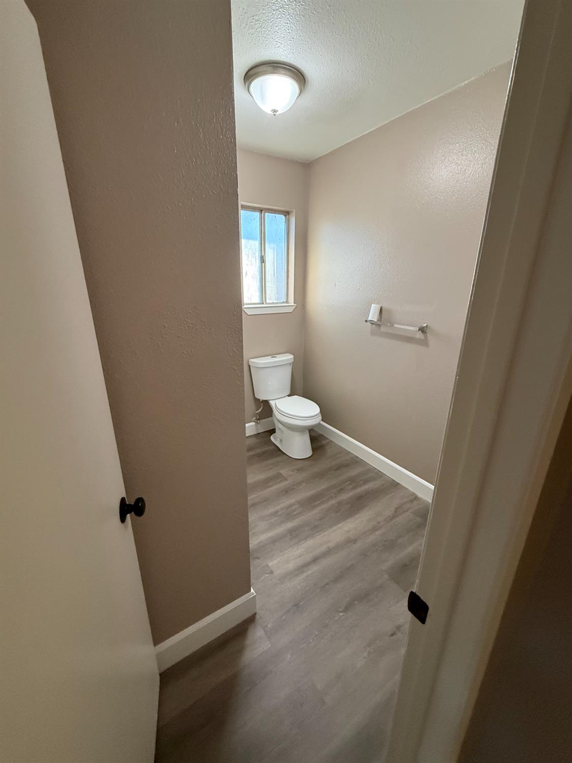 460 South Dearing Avenue Fresno, CA 93702 - Photo 21 of 23 a bathroom with a sink and a toilet