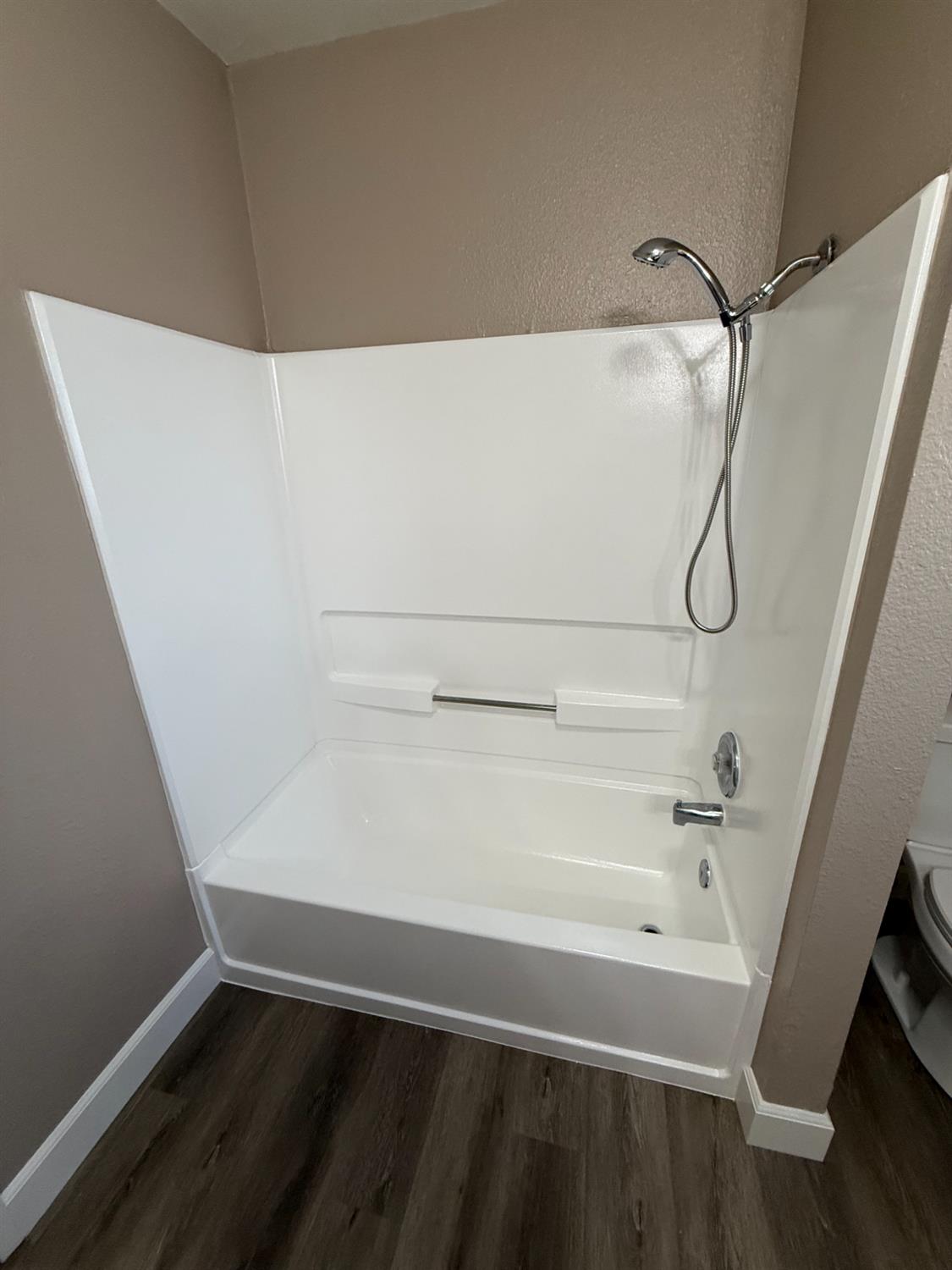 460 South Dearing Avenue Fresno, CA 93702 - Photo 10 of 23 a bathroom with a bathtub