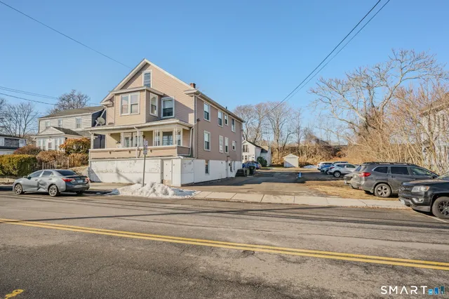 $1,700 | 113 Pequot Avenue, Unit 3, New London, CT 06320