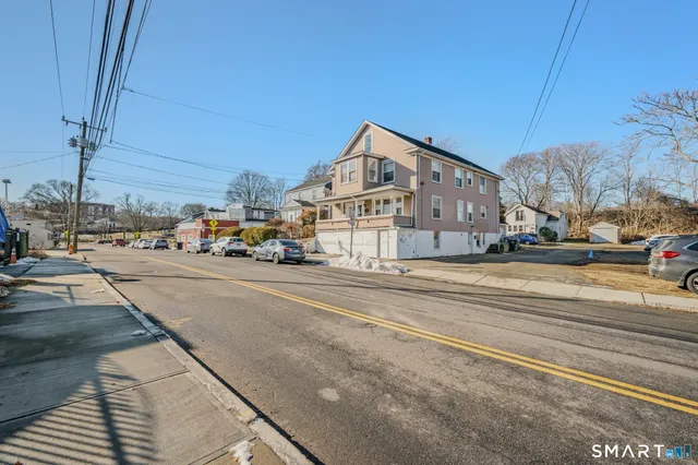 $1,700 | 113 Pequot Avenue, Unit 3, New London, CT 06320