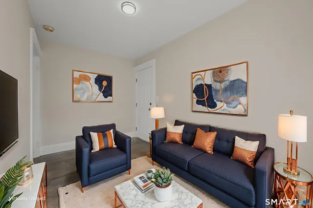 $1,700 | 113 Pequot Avenue, Unit 3, New London, CT 06320