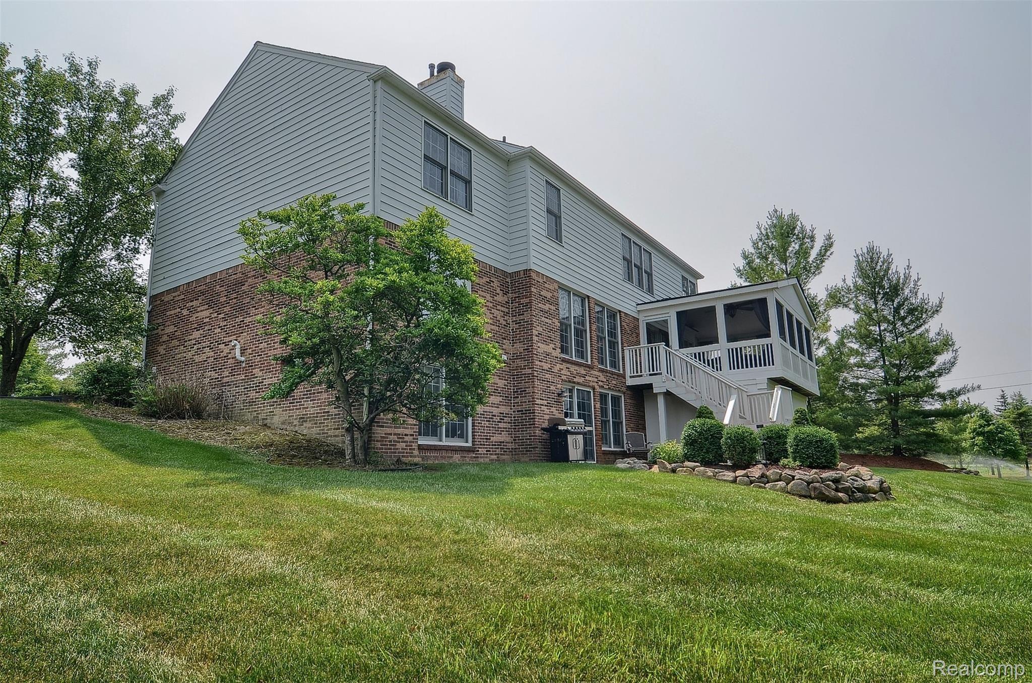 4936 Manchester Court Rochester, MI 48306 - Photo 41 of 51 41-Rear 2nd View.jpg