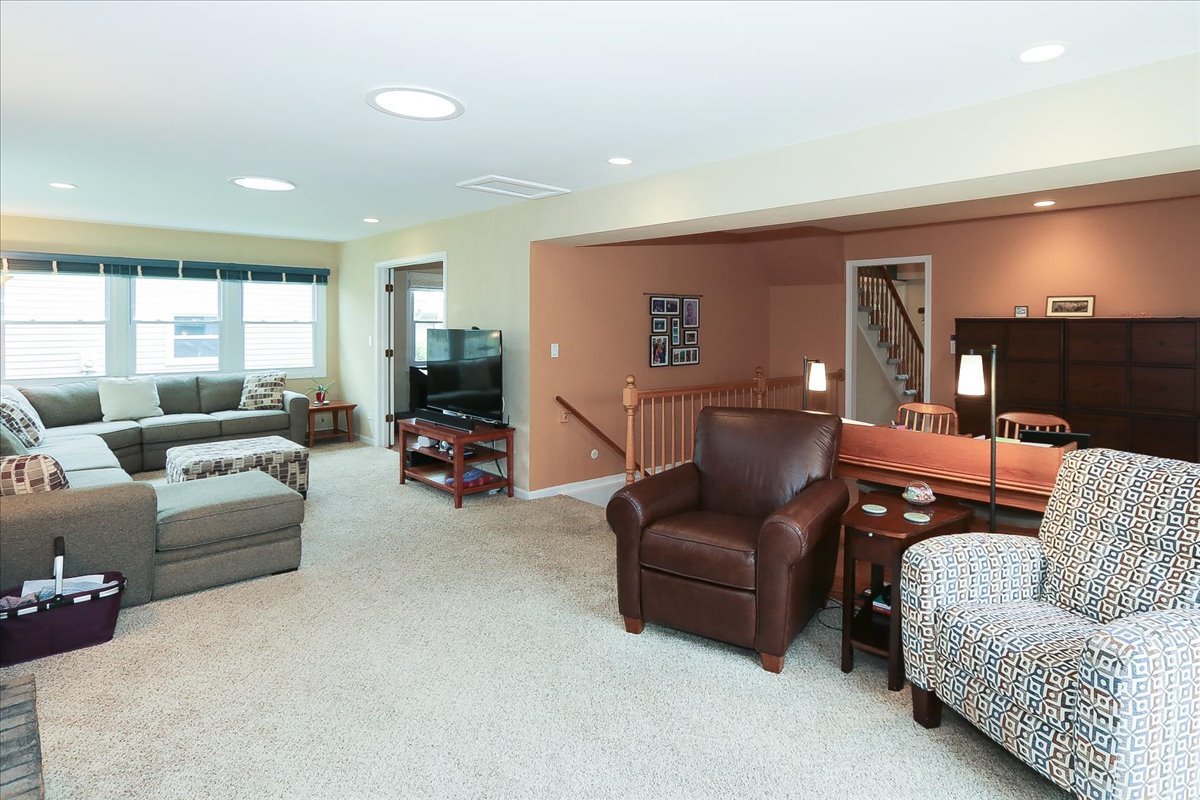 174 Timber Hill Road Buffalo Grove, IL 60089 - Photo 11 of 38