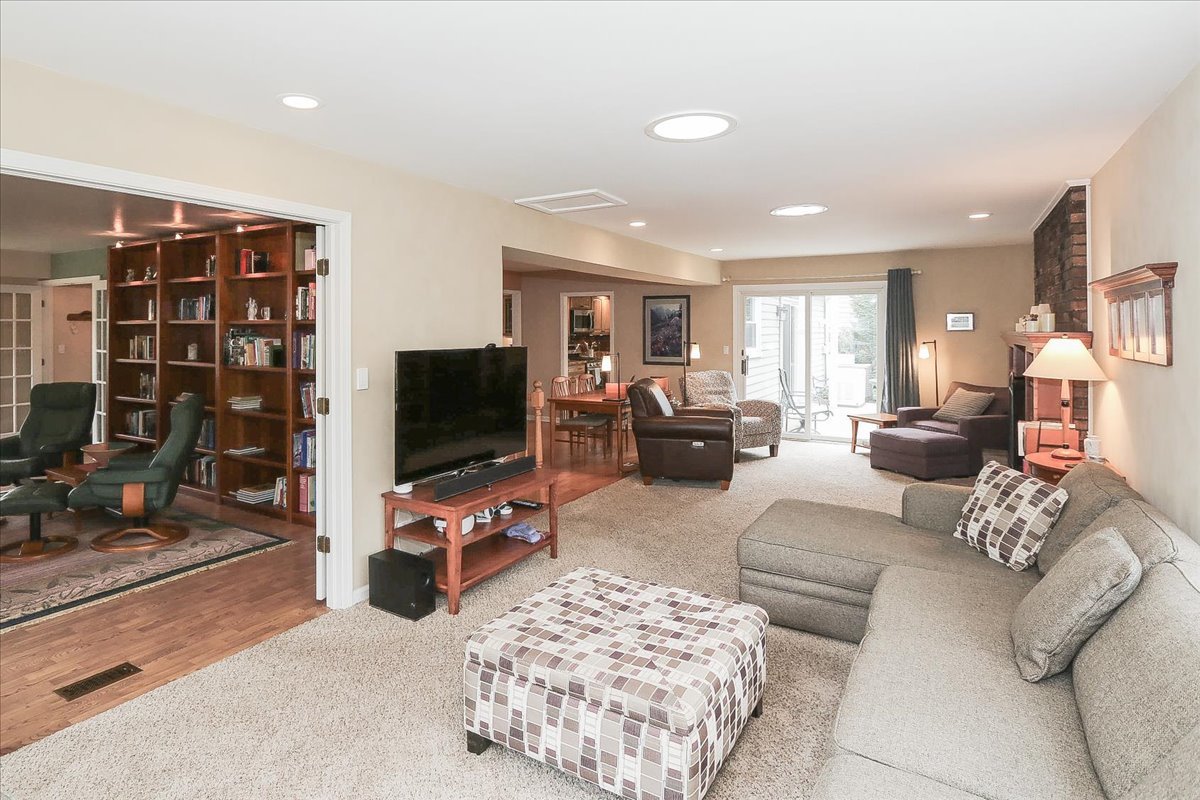 174 Timber Hill Road Buffalo Grove, IL 60089 - Photo 15 of 38