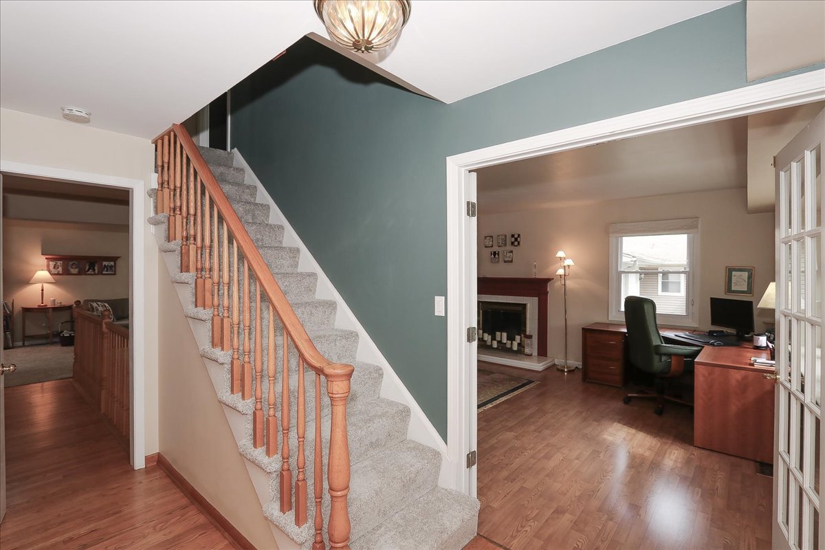 174 Timber Hill Road Buffalo Grove, IL 60089 - Photo 2 of 38
