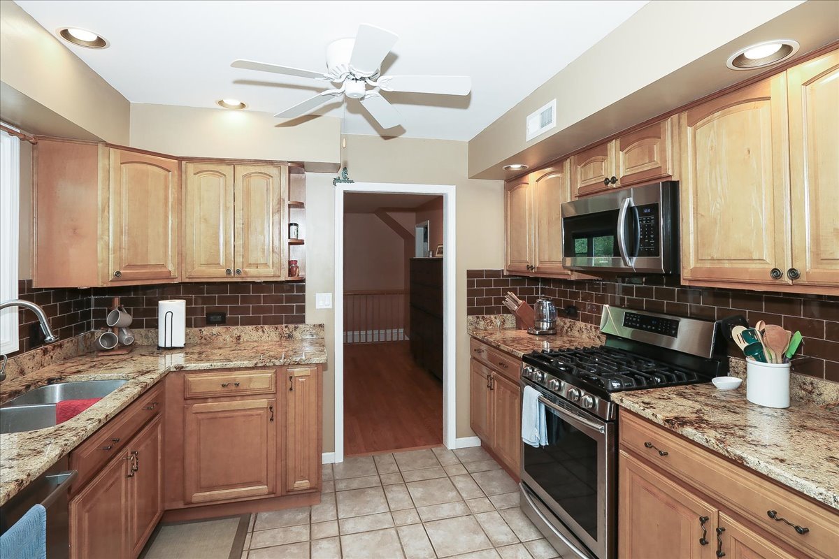 174 Timber Hill Road Buffalo Grove, IL 60089 - Photo 7 of 38