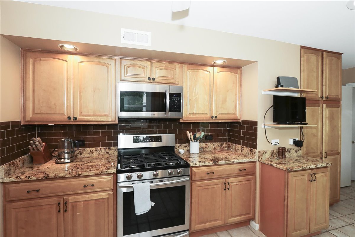174 Timber Hill Road Buffalo Grove, IL 60089 - Photo 8 of 38