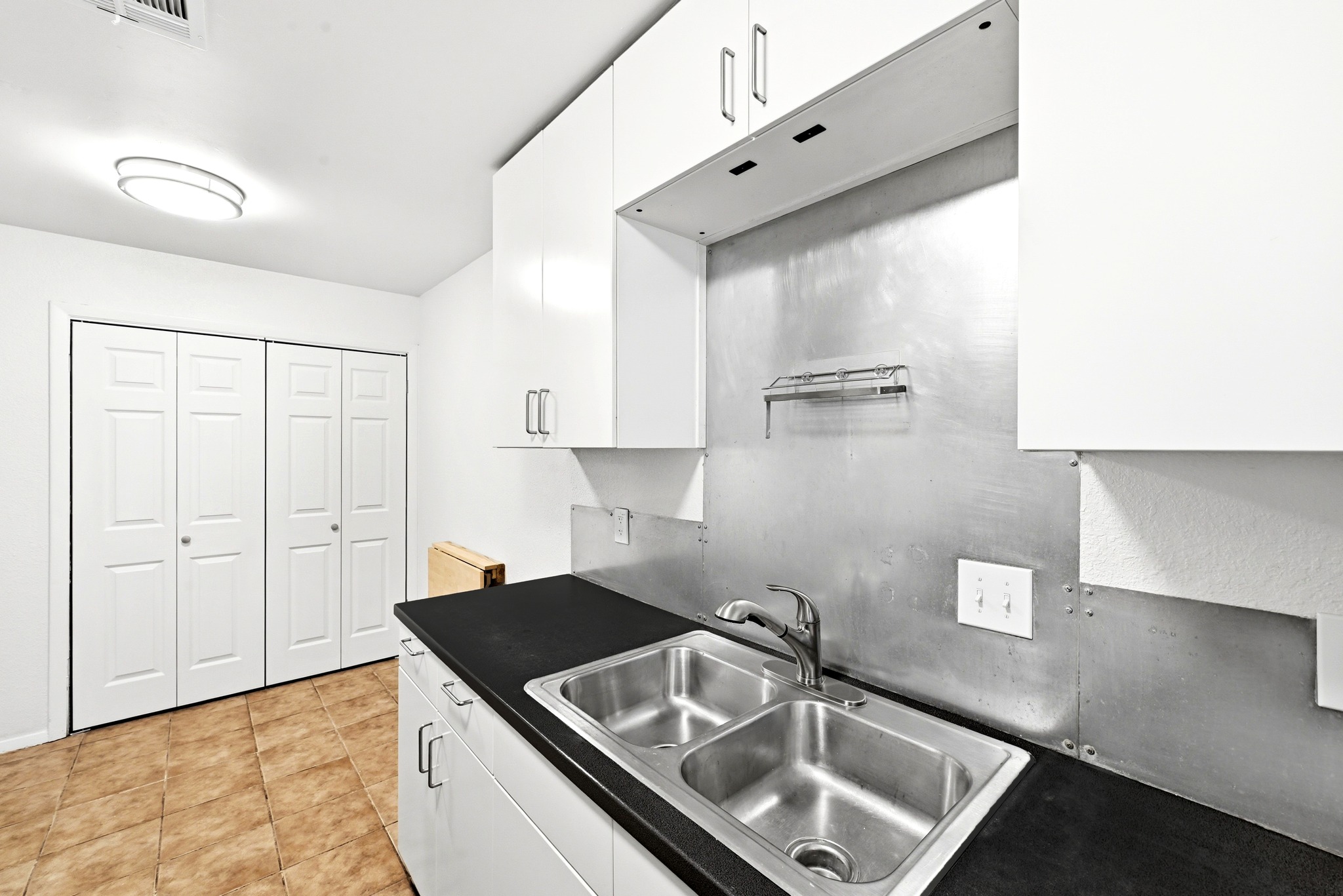 910 Bret Lane, Unit A Austin, TX 78721 - Photo 14 of 35 Gallery Image 14