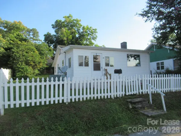 $1,200 | 306 2nd Street, Lincolnton, NC 28092