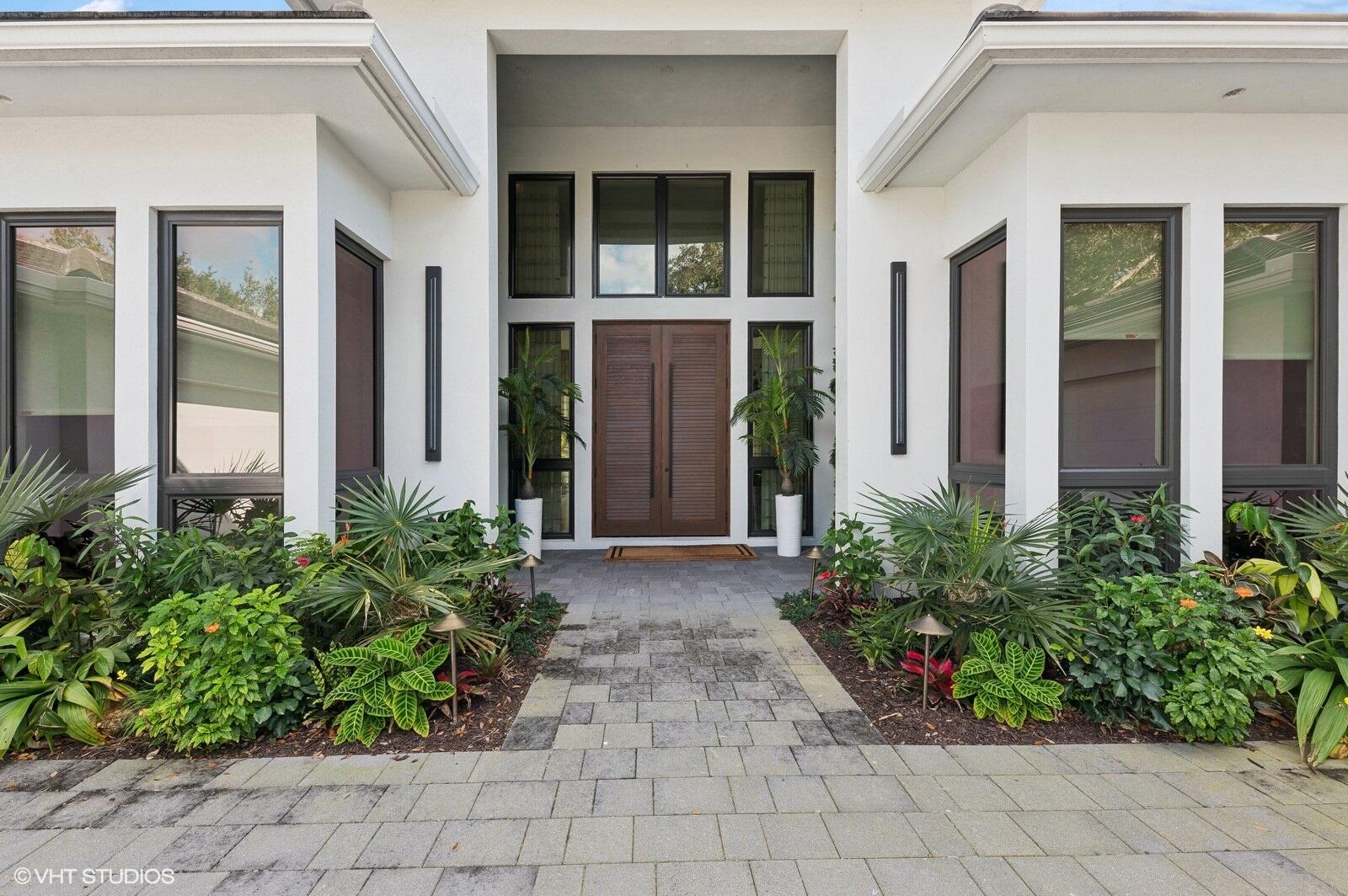 8533 North Native Dancer Road Palm Beach Gardens, FL 33418 - Photo 5 of 61 06_8533NativeDancerRdE_2006_Large