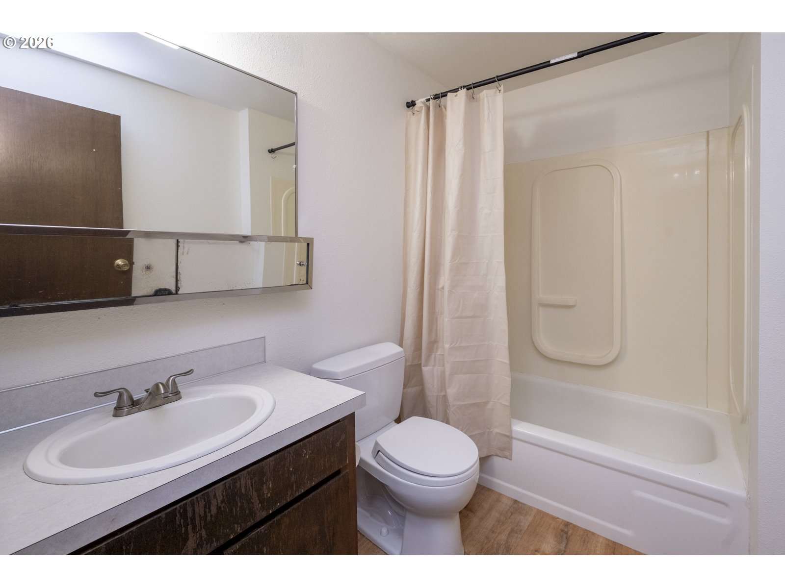 45900 East Haines Road Corbett, OR 97019 - Photo 19 of 38 Bathroom