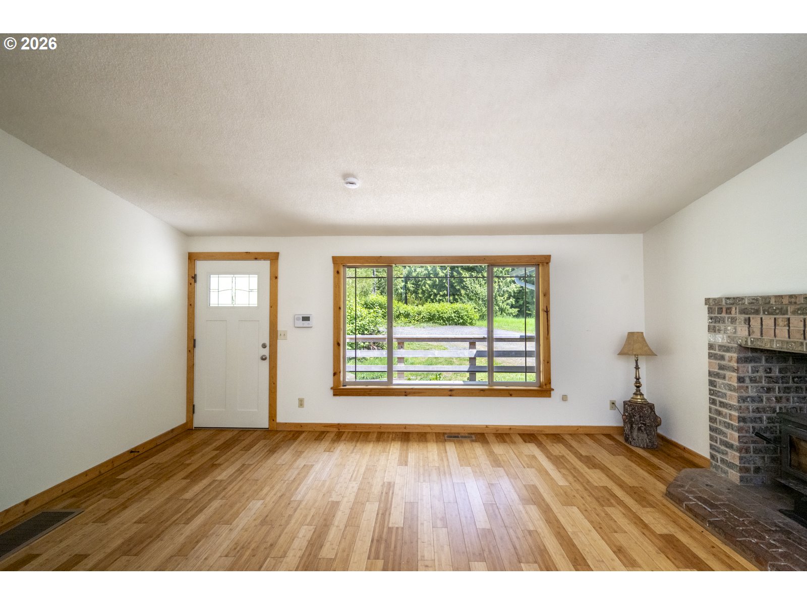 45900 East Haines Road Corbett, OR 97019 - Photo 4 of 38 Living Room