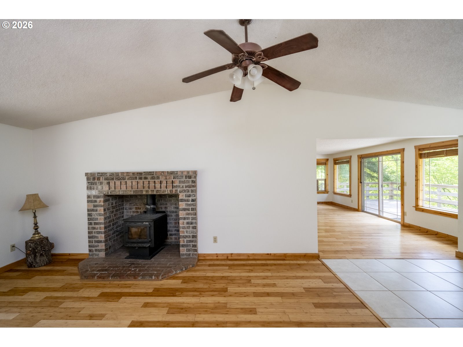 45900 East Haines Road Corbett, OR 97019 - Photo 5 of 38 Living Room