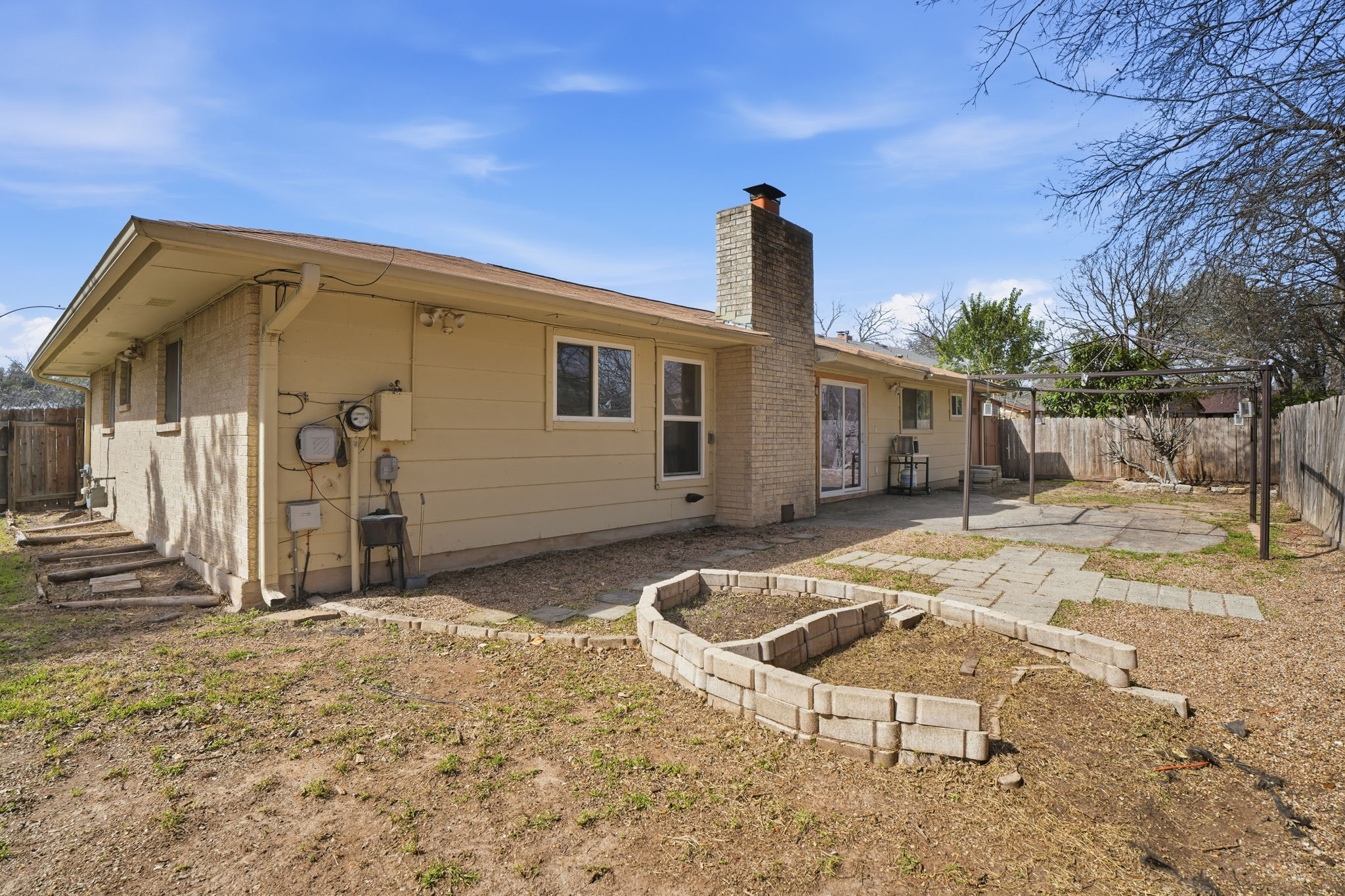 10305 Golden Quail Drive Austin, TX 78758 - Photo 39 of 39 a backyard of a house with table and chairs