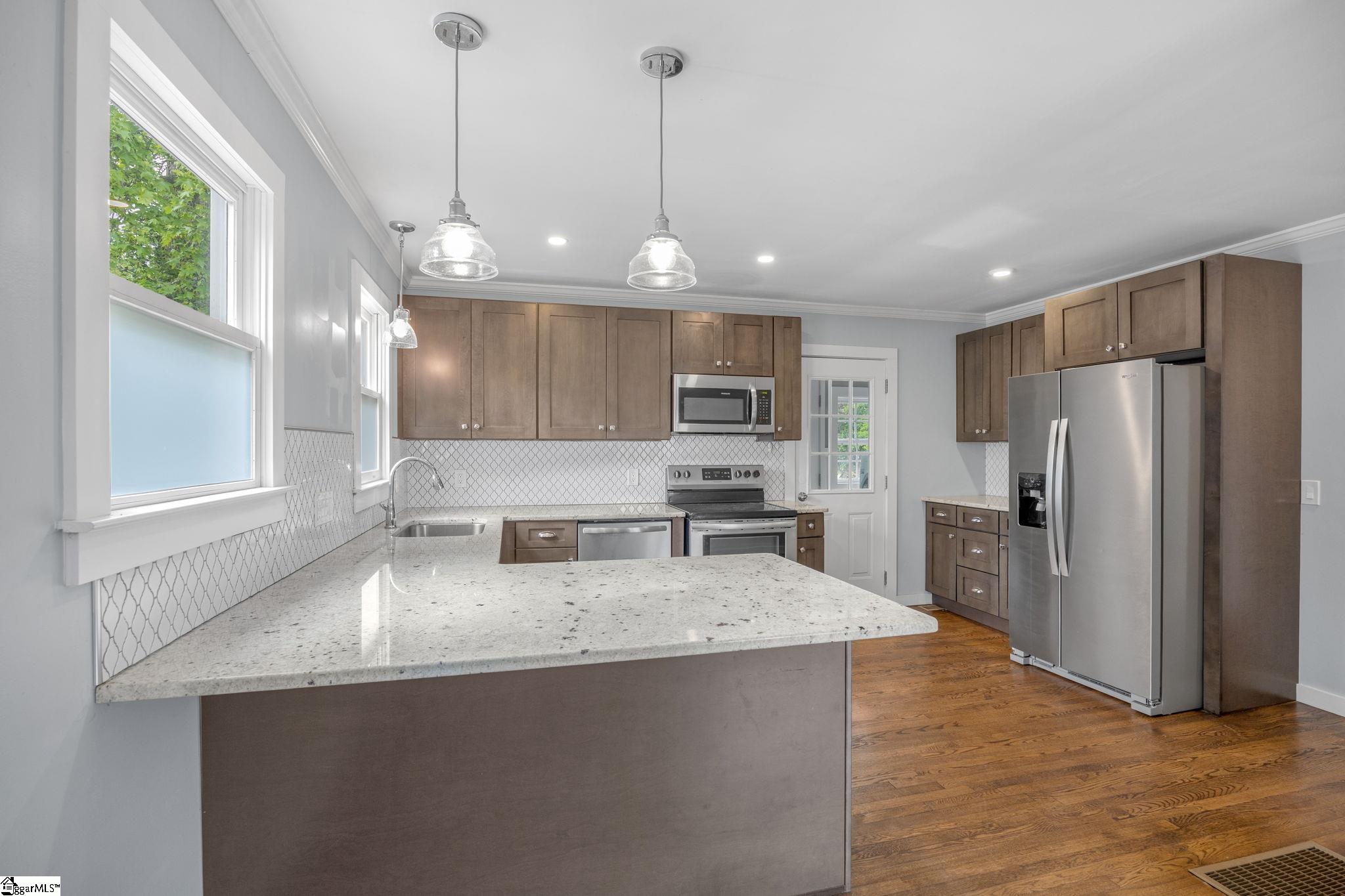 6 Pleasant Ridge Avenue Greenville, SC 29605 - Photo 12 of 34