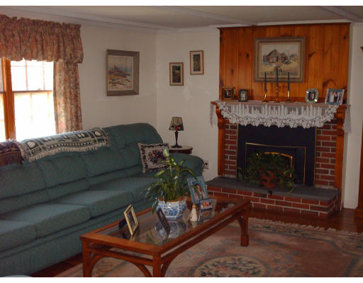 8 Riverview Road Gloucester, MA 01930 - Photo 5 of 14 Gallery Image 5