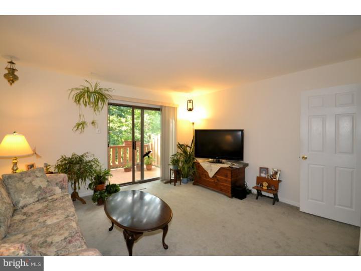 530 Whetstone Road Horsham, PA 19044 - Photo 8 of 23 Living Room