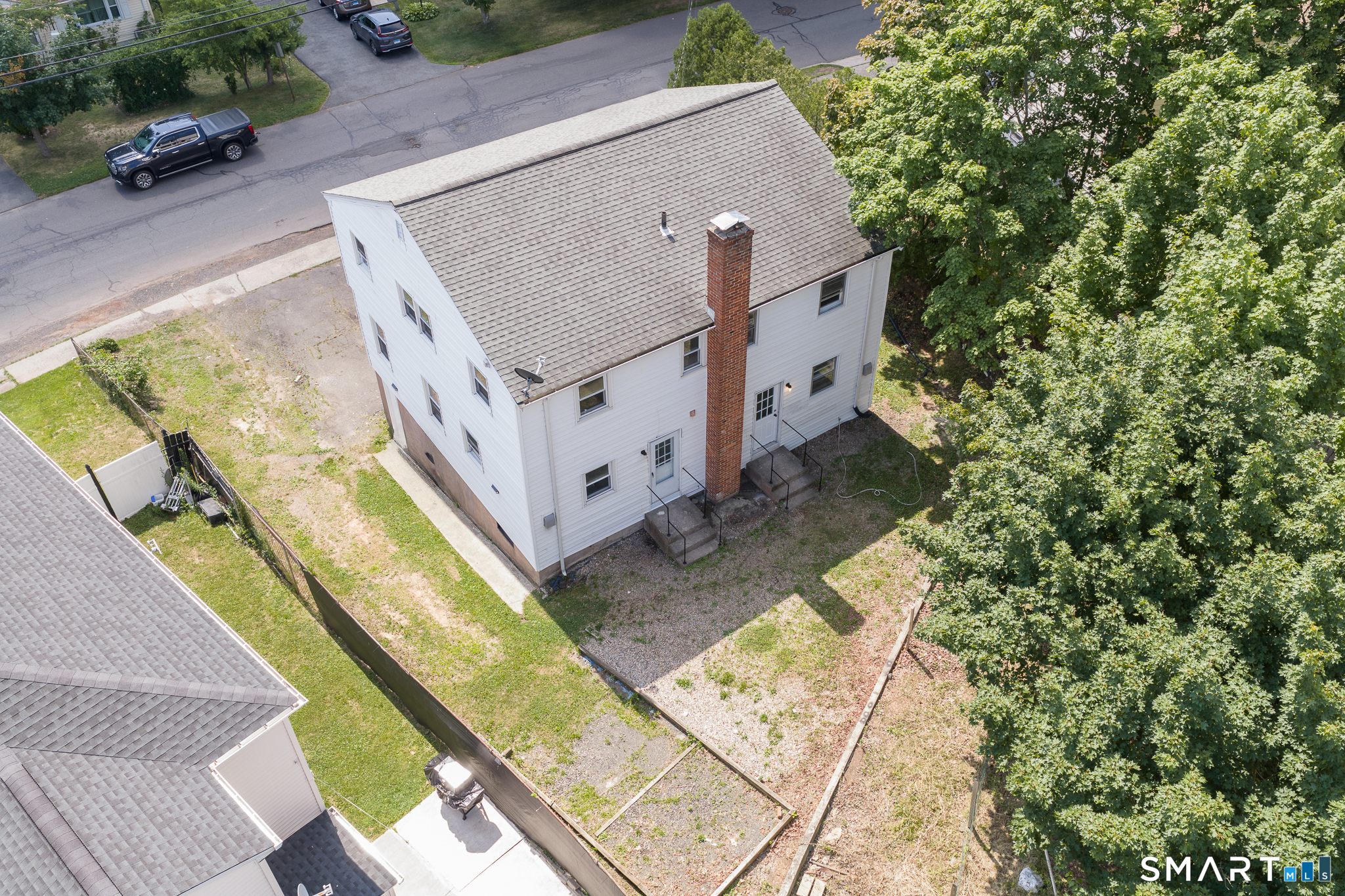 12 Lewis Road New Britain, CT 06053 - Photo 4 of 31