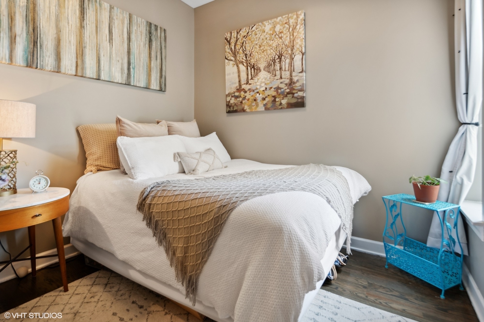 1326 West Huron Street, Unit 4 Chicago, IL 60642 - Photo 11 of 20 a bedroom with a bed and painting on the wall