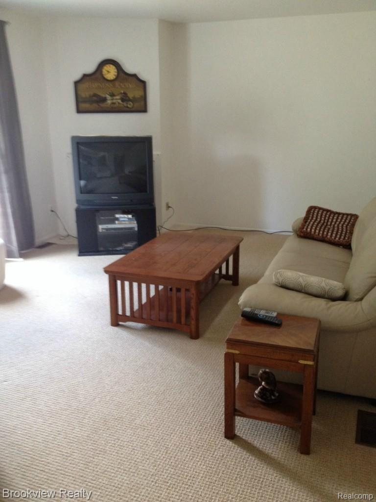 115 Dalton Drive Rochester, MI 48307 - Photo 11 of 23 Family room