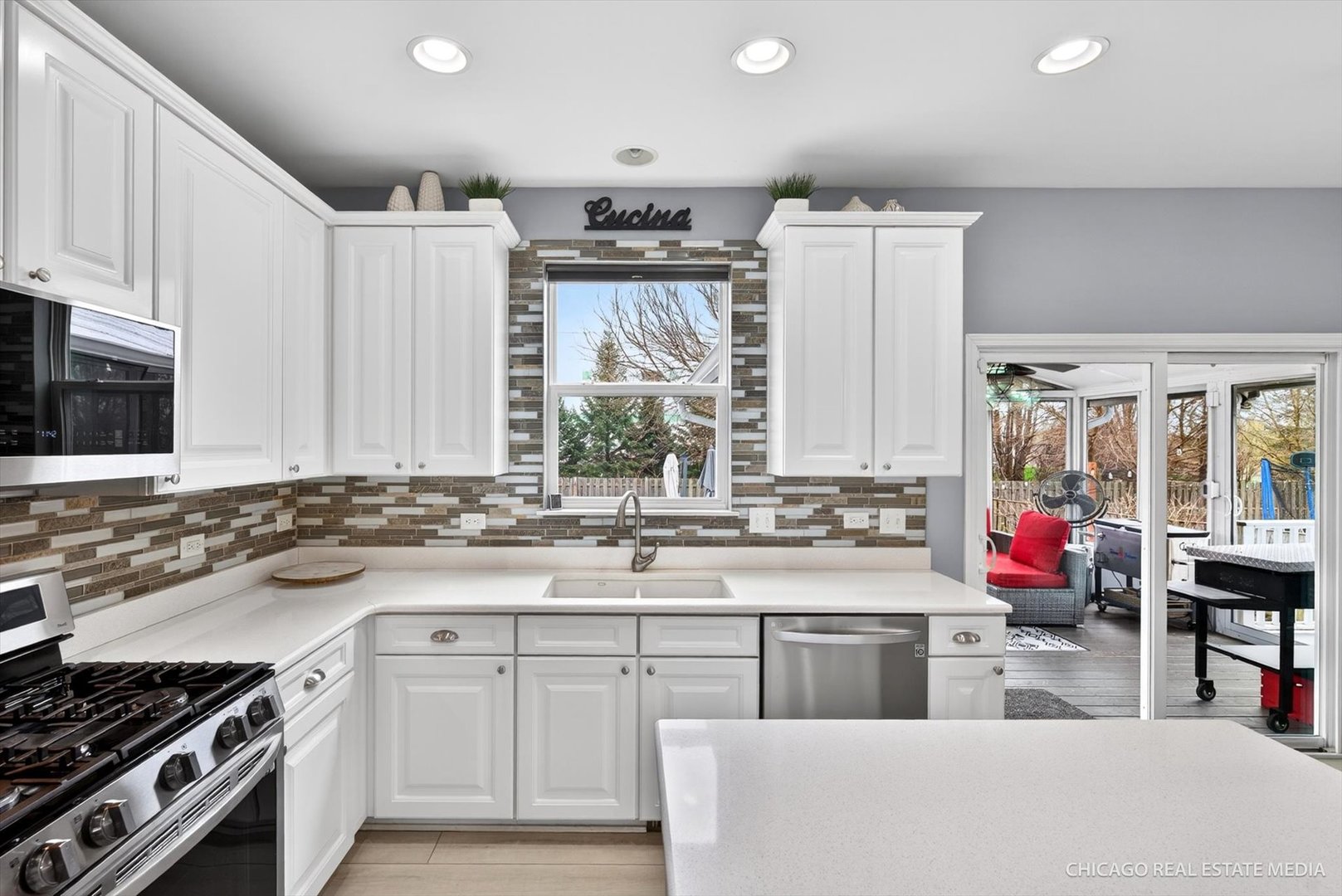 147 Reston Lane Gilberts, IL 60136 - Photo 8 of 38