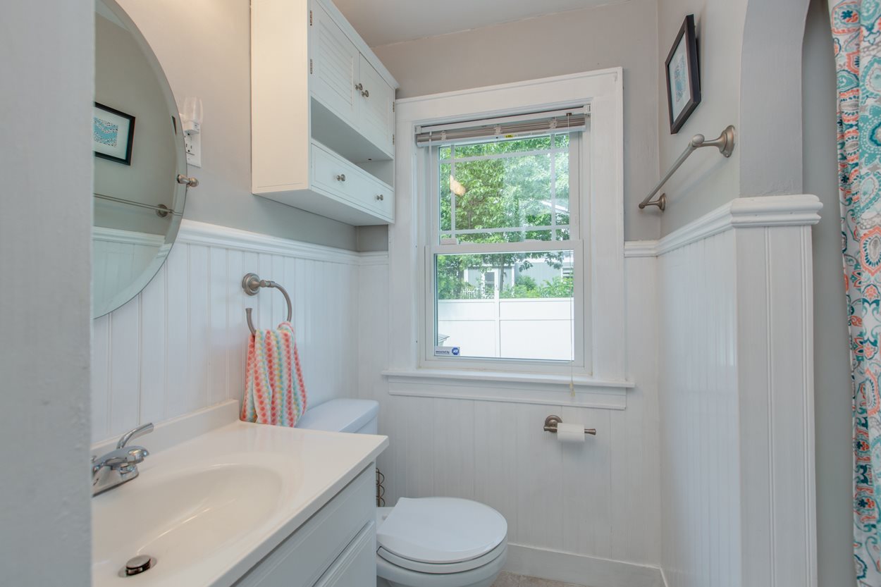 137 Rochelle Avenue Manchester, NH 03102 - Photo 13 of 33 Gallery Image 13