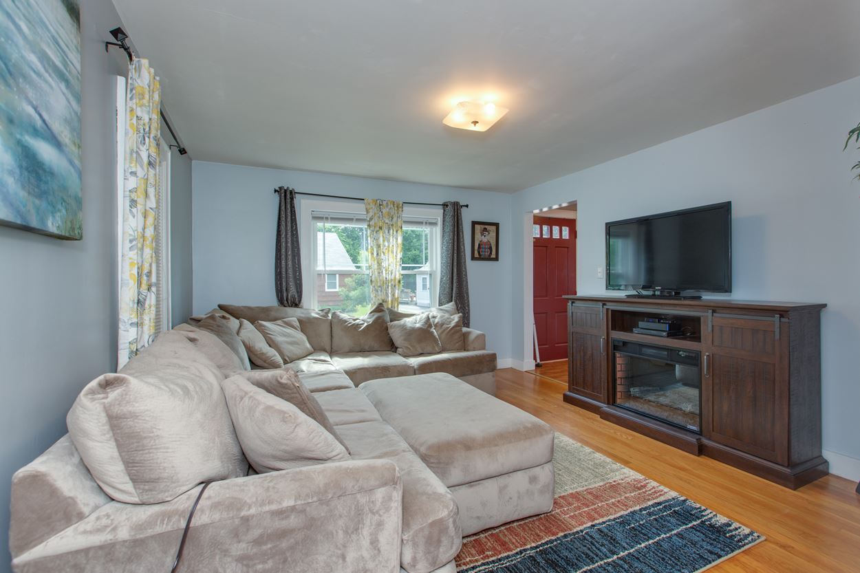 137 Rochelle Avenue Manchester, NH 03102 - Photo 15 of 33 Gallery Image 15