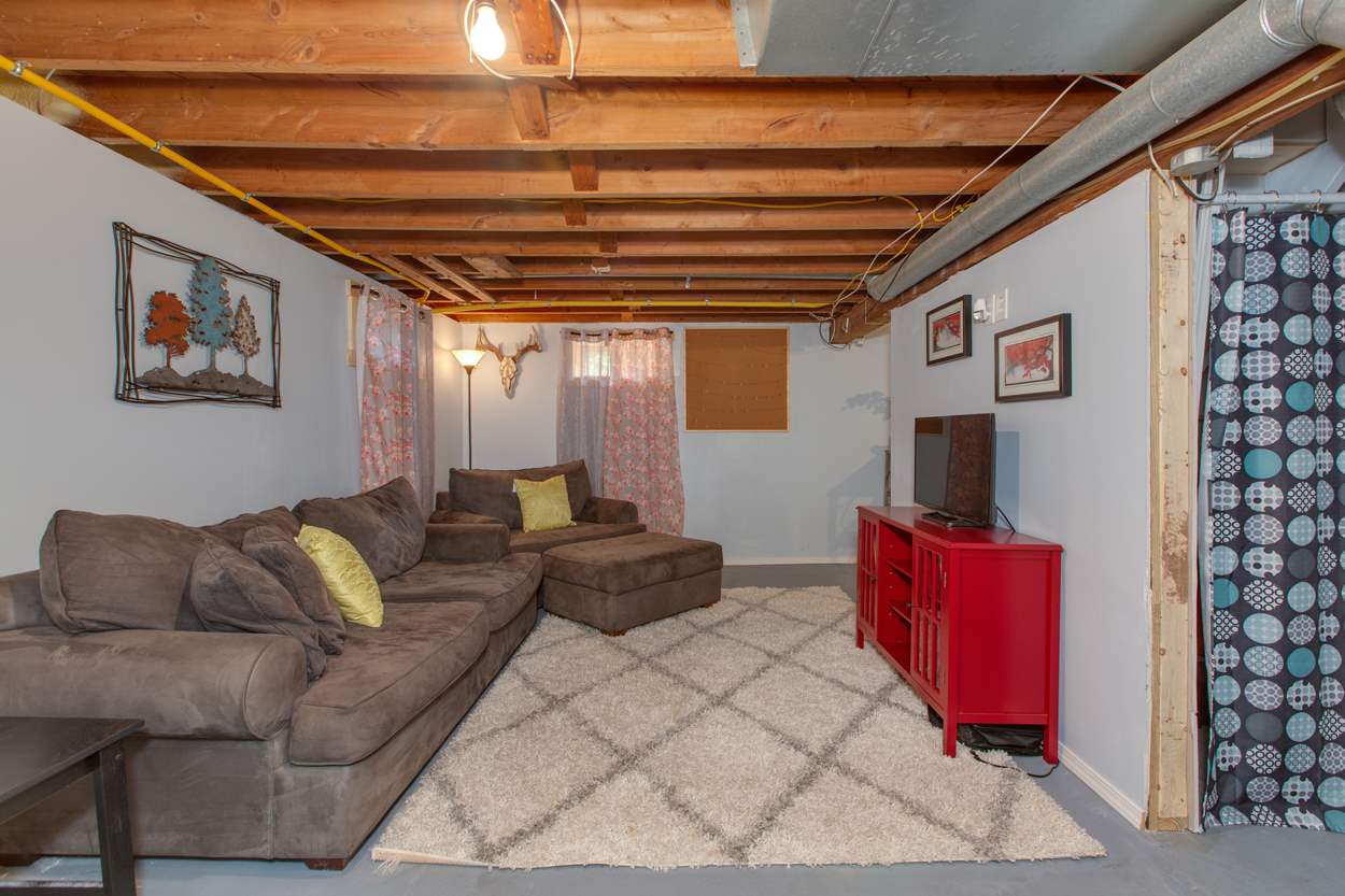 137 Rochelle Avenue Manchester, NH 03102 - Photo 26 of 33 Gallery Image 26