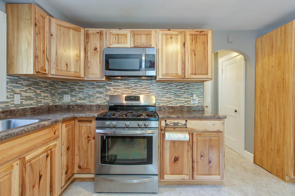 137 Rochelle Avenue Manchester, NH 03102 - Photo 6 of 33 Gallery Image 6