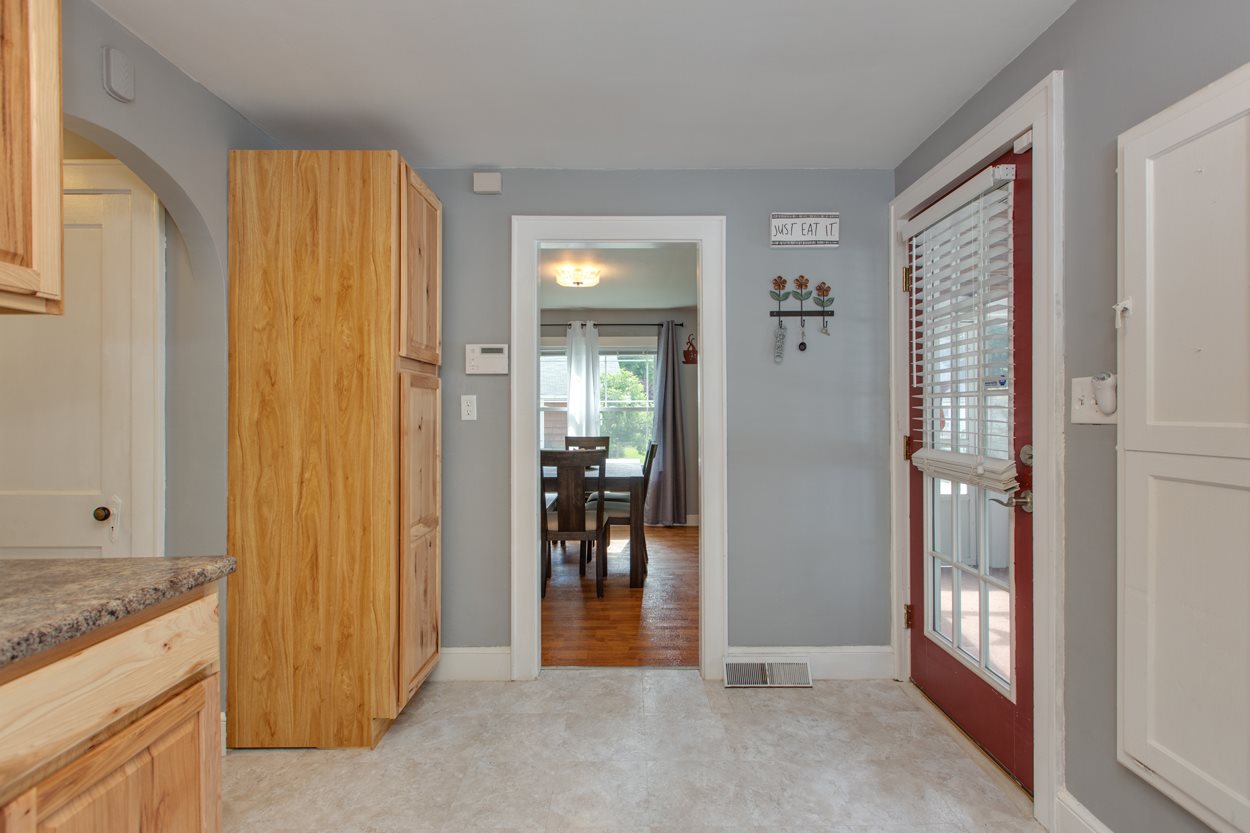 137 Rochelle Avenue Manchester, NH 03102 - Photo 9 of 33 Gallery Image 9