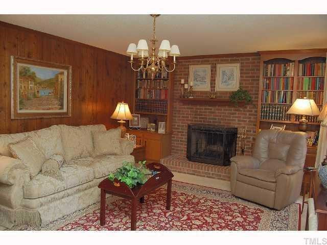8713 Hidden View Court Raleigh, NC 27613 - Photo 8 of 12 Den/Family/Great Room