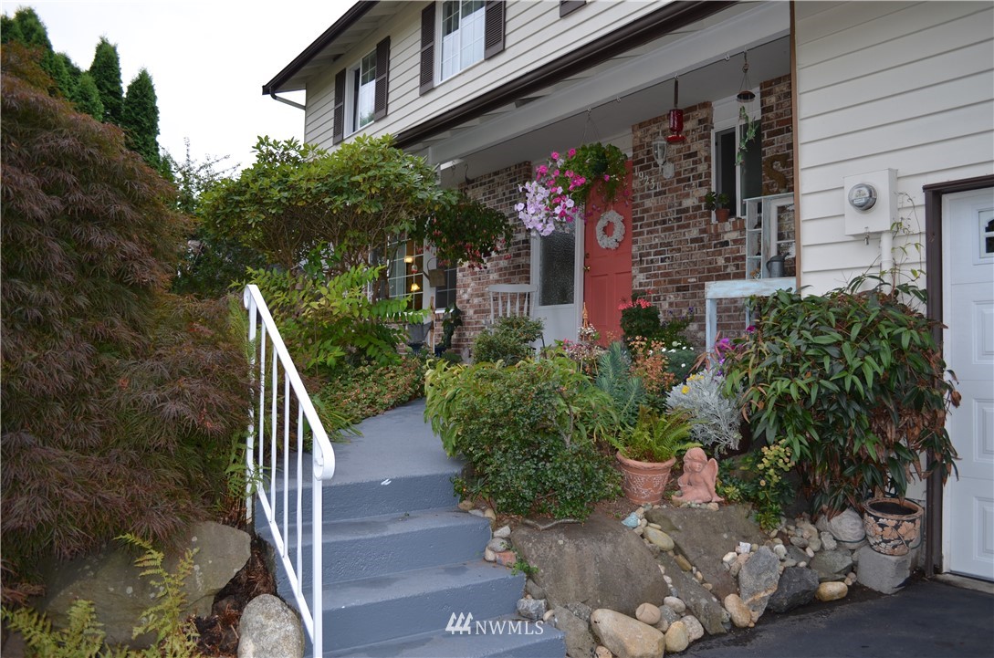 19231 92nd Avenue Northeast Bothell, WA 98011 - Photo 2 of 24 Gallery Image 2