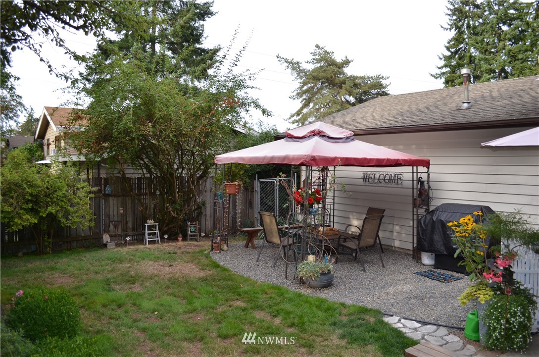 19231 92nd Avenue Northeast Bothell, WA 98011 - Photo 6 of 24 Gallery Image 6