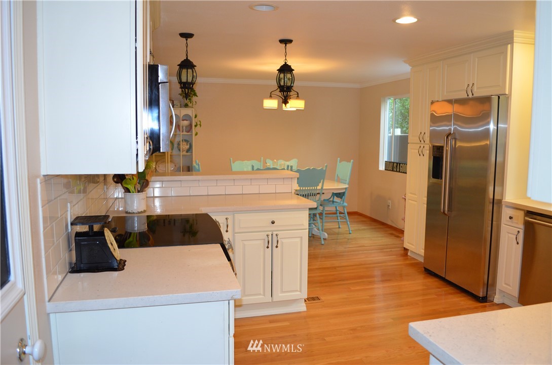 19231 92nd Avenue Northeast Bothell, WA 98011 - Photo 7 of 24 Gallery Image 7
