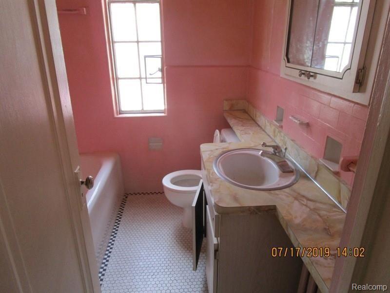 5245 Devonshire Road Detroit, MI 48224 - Photo 12 of 14 IMG_4581.JPG