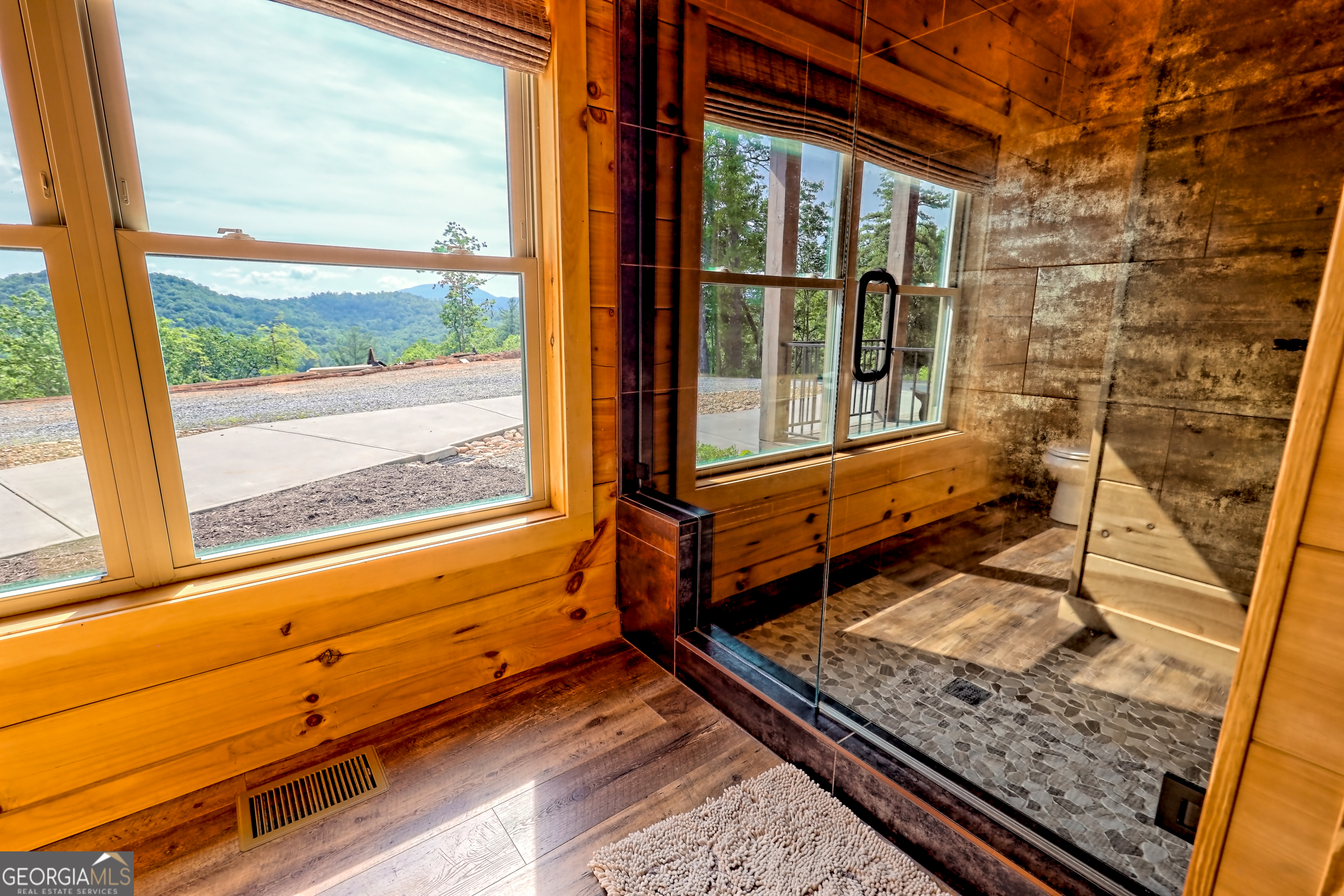 117 Ivy Rdg Way Clarkesville, GA 30523 - Photo 32 of 84 a view of a sitting area with furniture