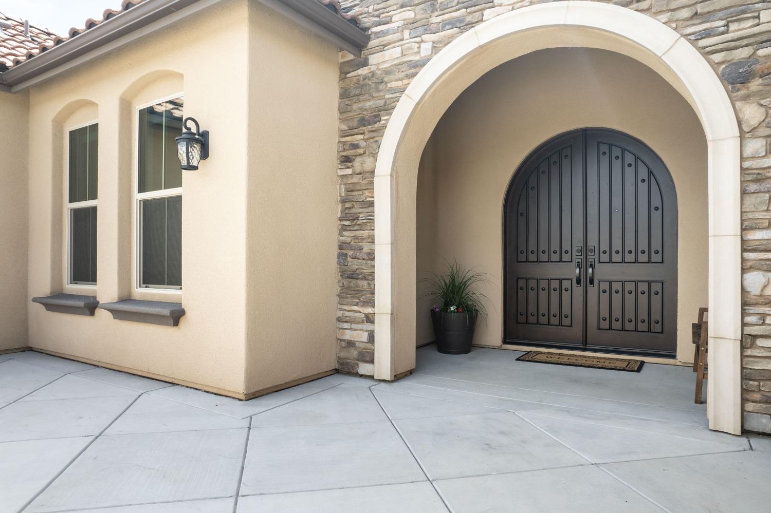 1632 North De Wolf Avenue Clovis, CA 93619 - Photo 11 of 80 an entrance view of a house with entryway