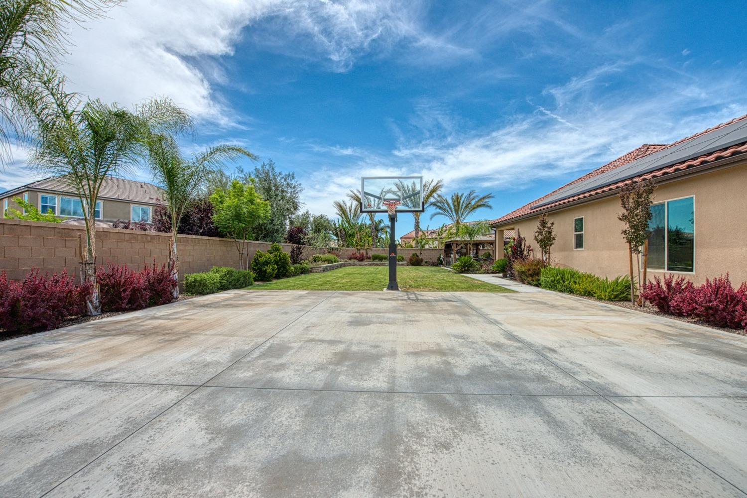 1632 North De Wolf Avenue Clovis, CA 93619 - Photo 74 of 80 a view of a house with a street
