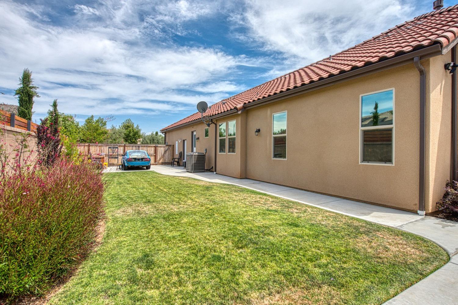 1632 North De Wolf Avenue Clovis, CA 93619 - Photo 77 of 80 a view of a house with backyard and sitting area