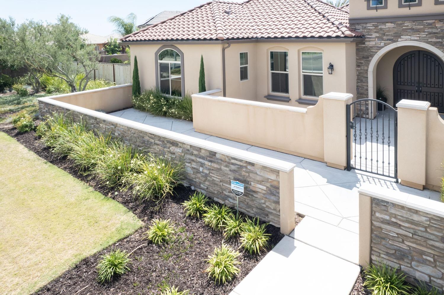 1632 North De Wolf Avenue Clovis, CA 93619 - Photo 9 of 80