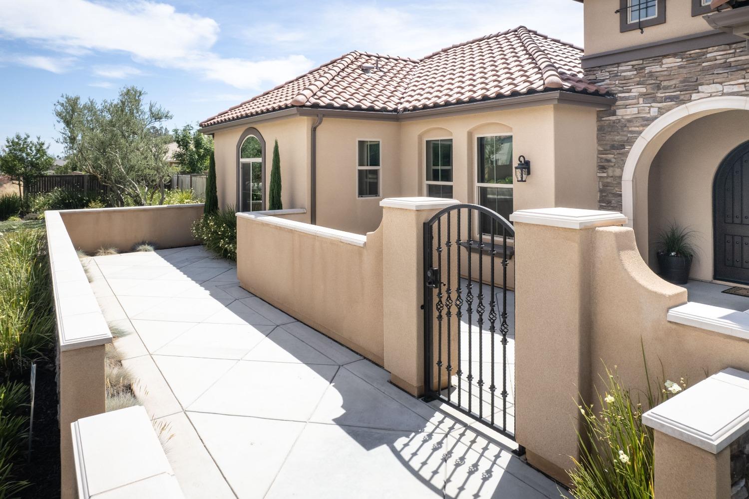 1632 North De Wolf Avenue Clovis, CA 93619 - Photo 10 of 80
