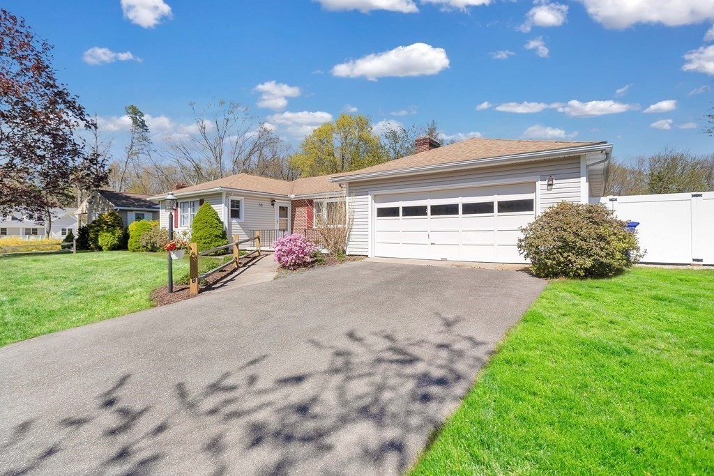 55 Greenlawn Street Springfield, MA 01119 - Photo 3 of 42