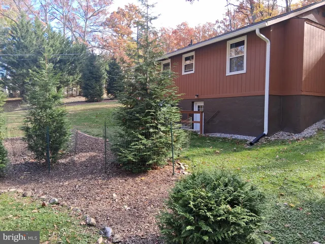 a view of backyard of house