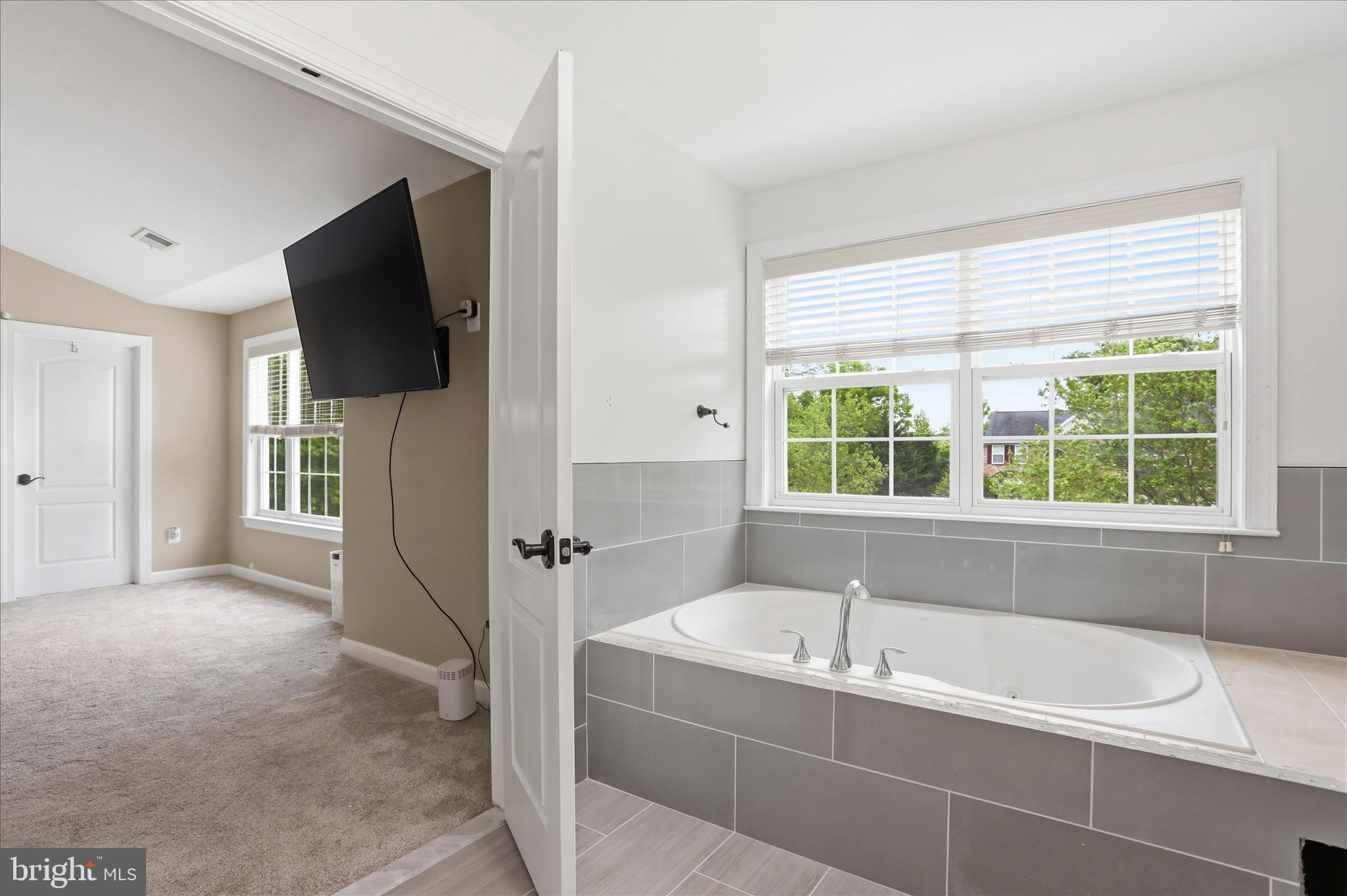 16603 Mannington Road Accokeek, MD 20607 - Photo 31 of 51 Full Primary Bath with jetted tub