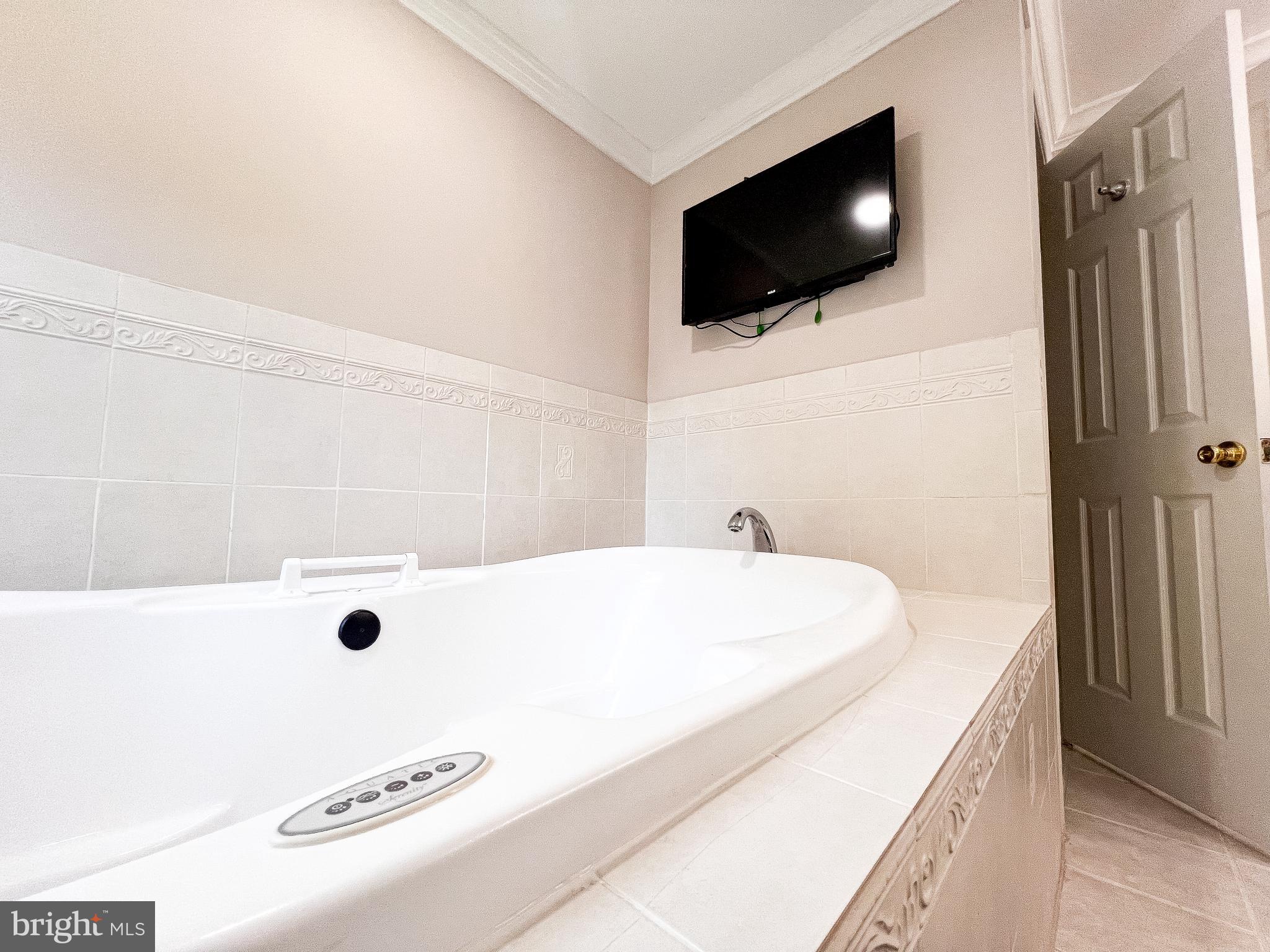 14913 Lear Lane Silver Spring, MD 20905 - Photo 19 of 34 a bathroom with a tub a sink and a mirror