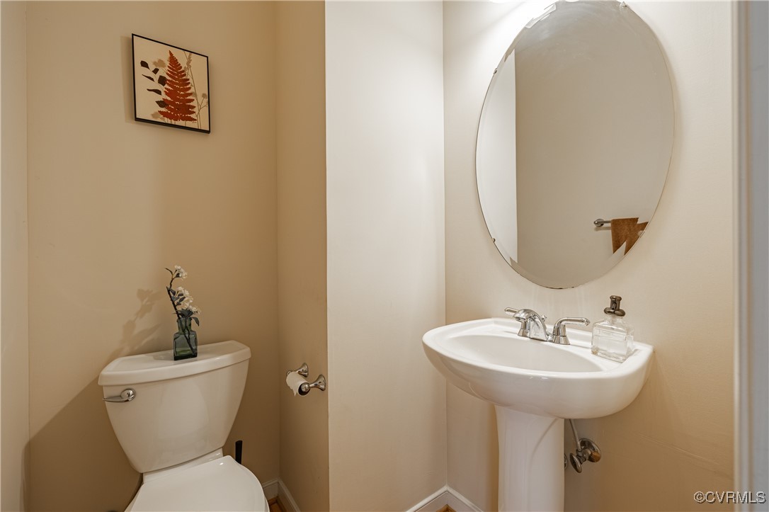 9500 Meadowview Road Henrico, VA 23294 - Photo 16 of 49 a bathroom with a toilet sink and mirror